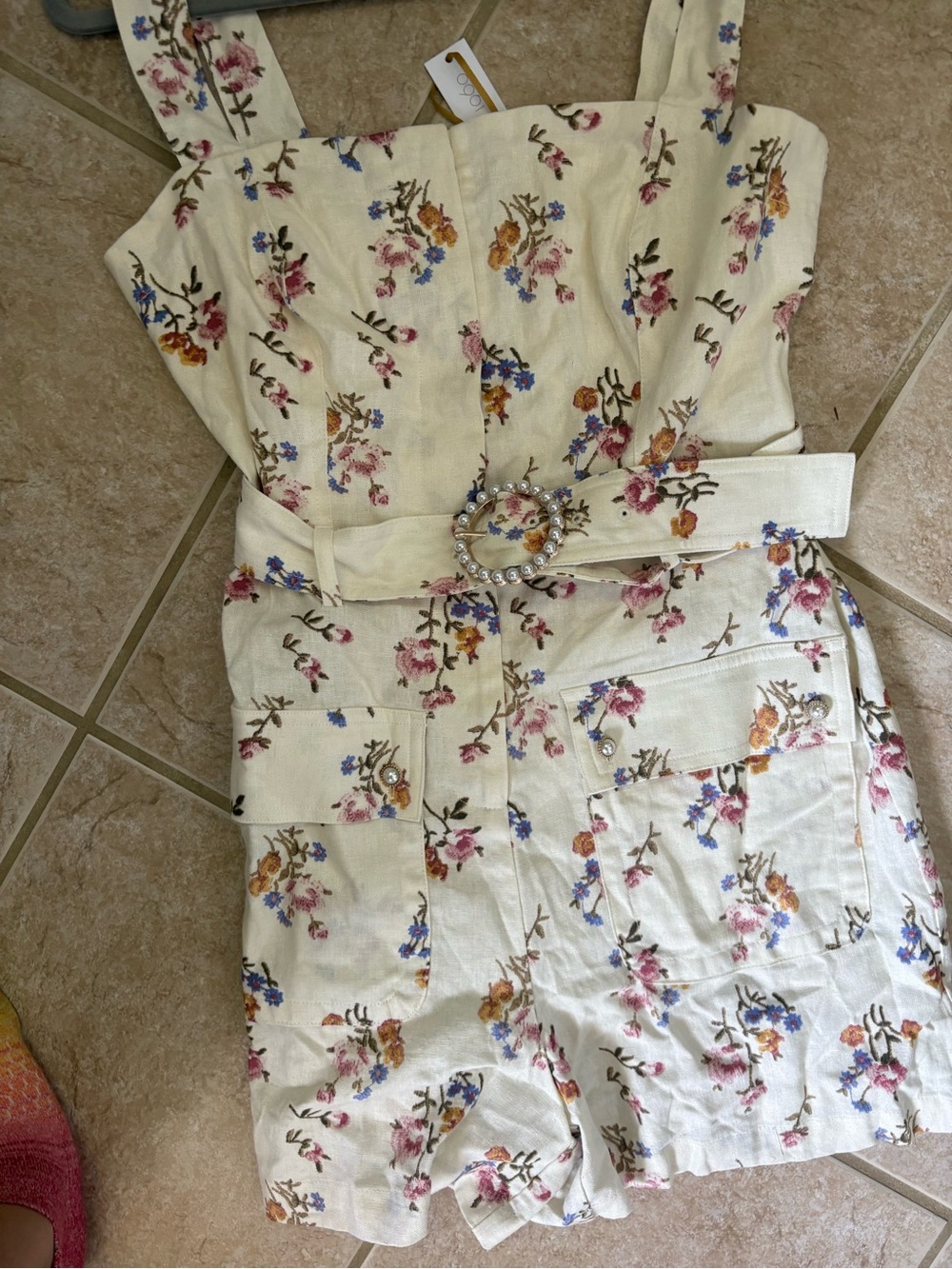 House of Harlow 1960 cream linen blend floral romper pearl embellished belt sz 4 - Picture 13 of 13